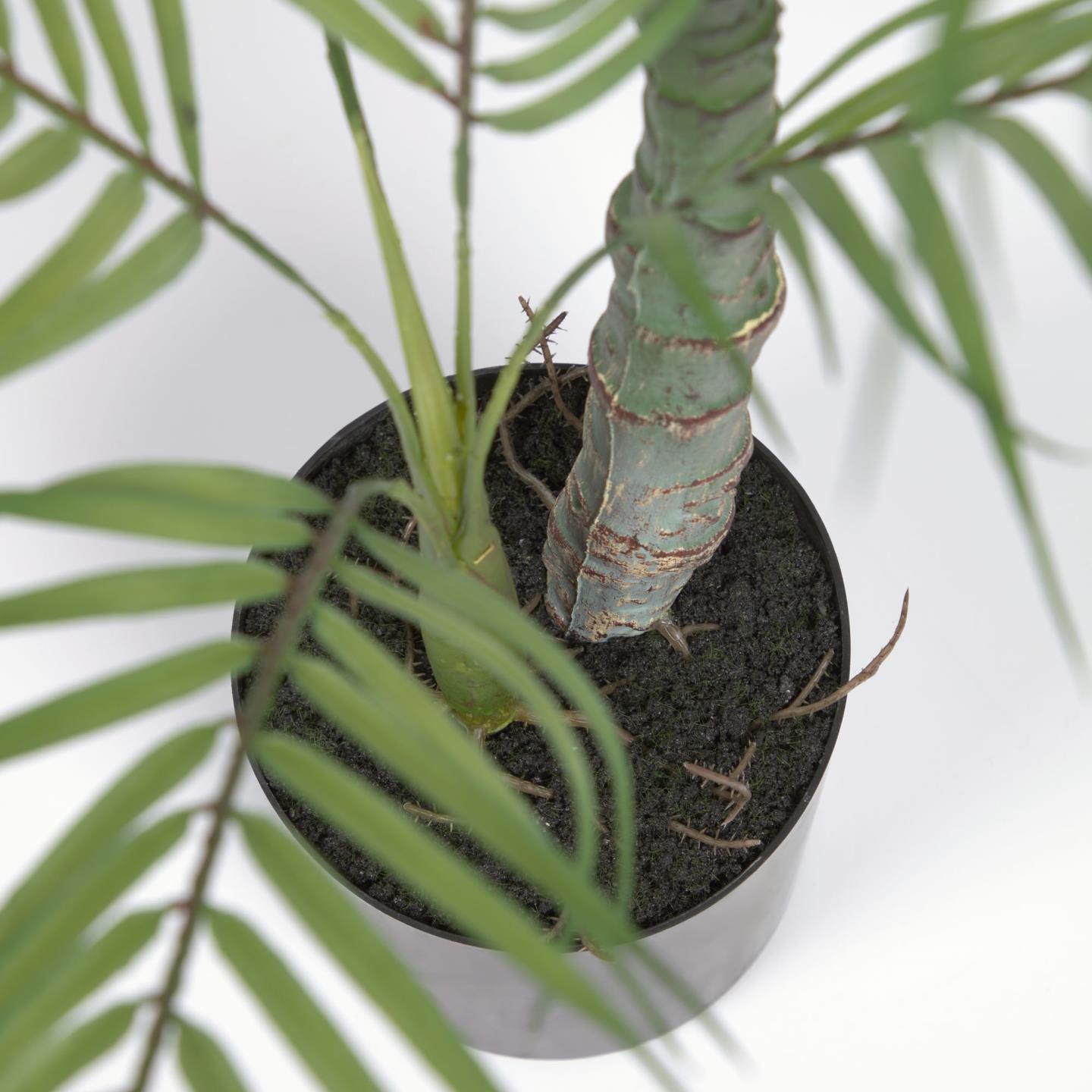 Kave Home Palmera Kunstpflanze mit Topf schwarz 70 cm Schwarz- #AA7330