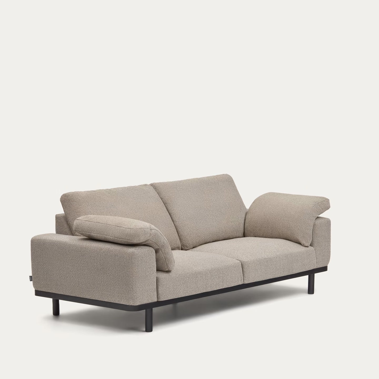 Kave Home Noa 3-Sitzer Sofa mit Kissen beige und Beine mit dunklem Finish - SKU#S708GC12